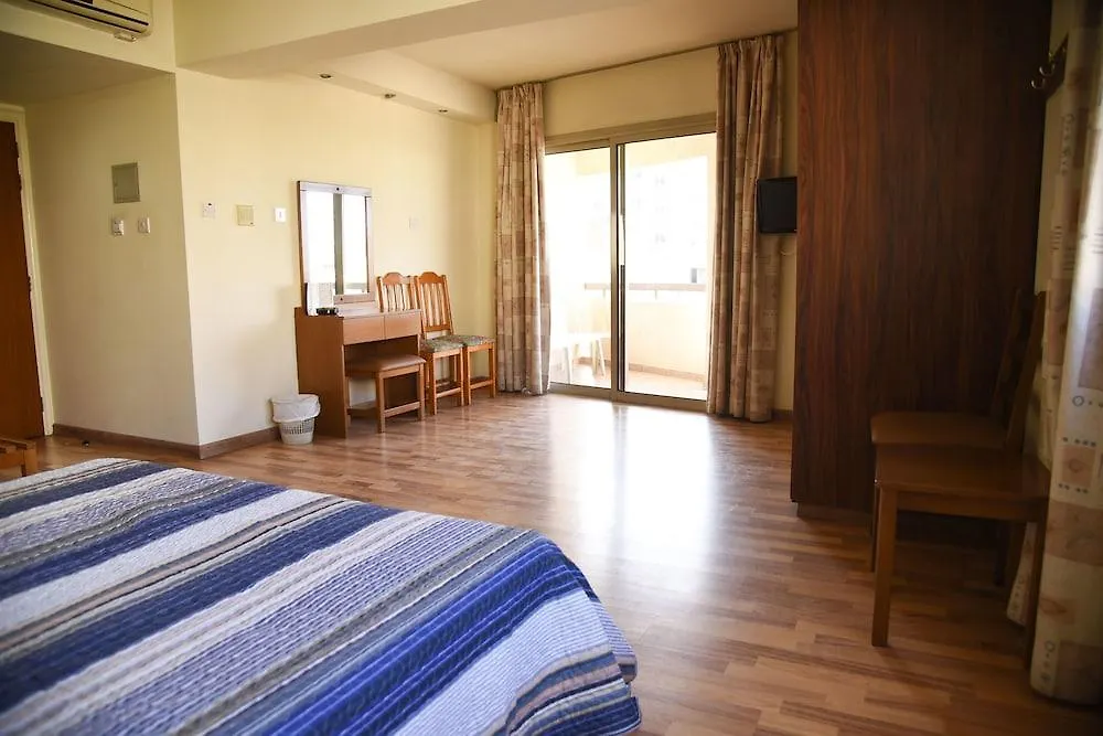 Elysso Hotel Larnaca 2*,