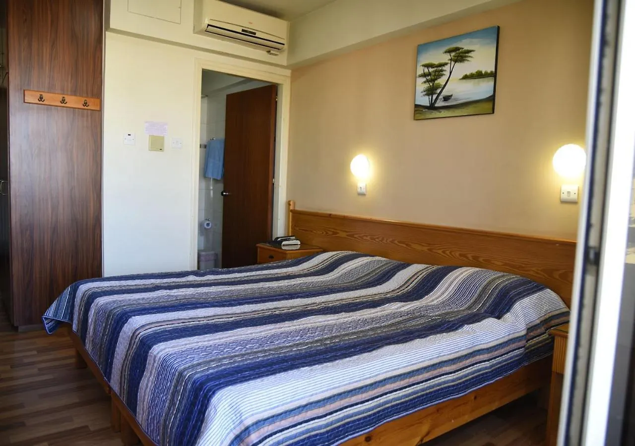 Elysso Hotel Larnaca 2*,